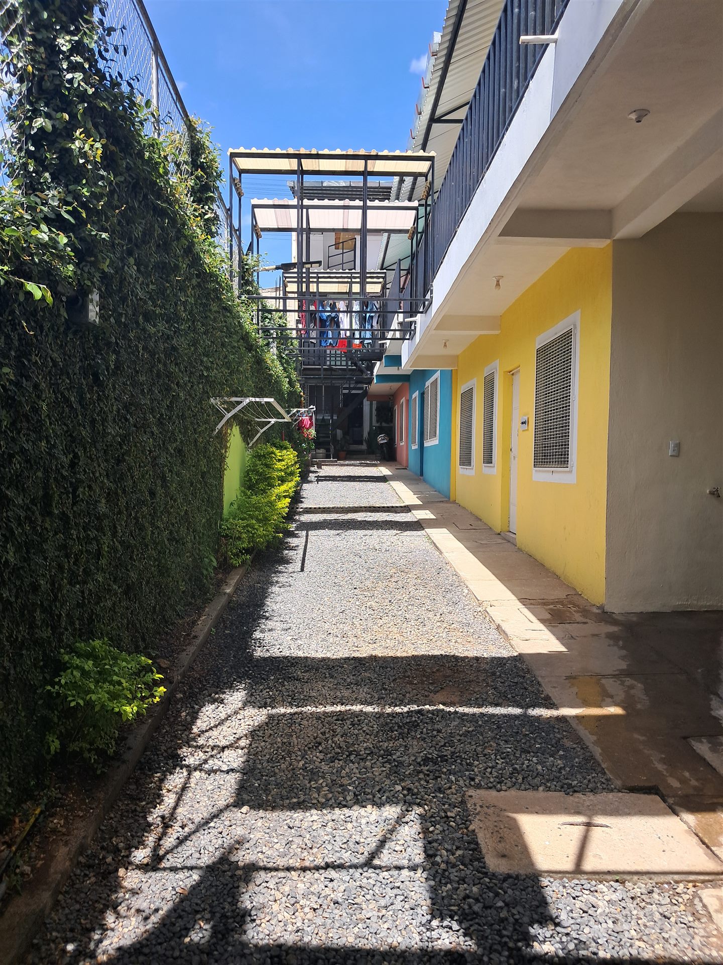 Pasillo colorido en zona céntrica de Ciudad de Guatemala
